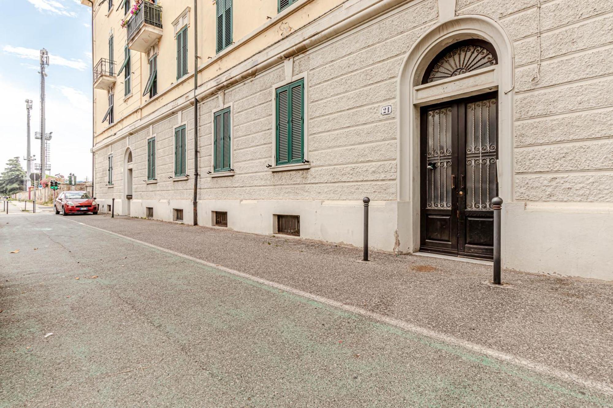 Moonlight Stylish Central, Hospital & Station Livorno Exterior photo